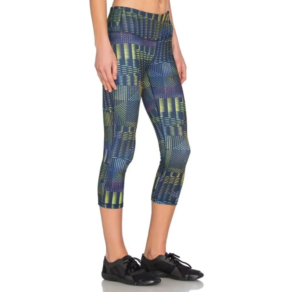 Patagonia Centered Yoga Capri Leggings Multi-Colored Graphic Size Medium VGC - Picture 7 of 8